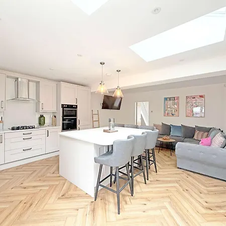 The - Stylish Sleeps 6 With Parking Apartamento
