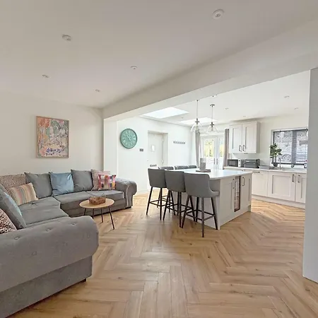 The - Stylish Sleeps 6 With Parking Apartamento *