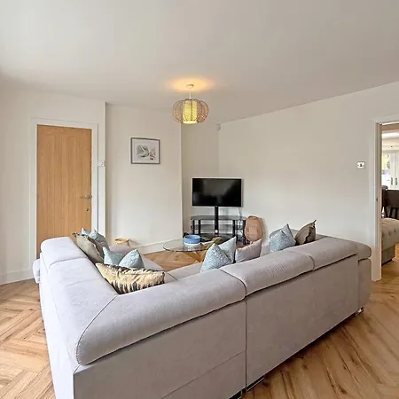 The - Stylish Sleeps 6 With Parking