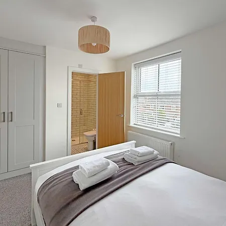The - Stylish Sleeps 6 With Parking * York